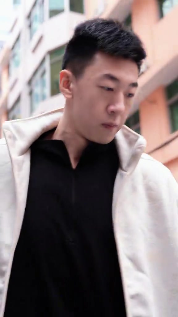 金年会金字招牌诚信至上广东男篮今日兵发上海 贝兹利帽子抢镜😂