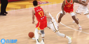 金年会体育火药味十足！孙铭徽与鄢手骐卡位纠缠&被后者顶倒 鄢手骐违体