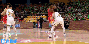 金年会体育火药味十足！孙铭徽与鄢手骐卡位纠缠&被后者顶倒 鄢手骐违体