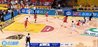 jinnianhui金年会😎继续展示统治力！周琦篮下大帽&冲筐对抗胡金秋得分