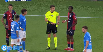 金年会体育半场-那不勒斯暂1-0卡利亚里 麦克托米奈精彩凌空侧勾破门