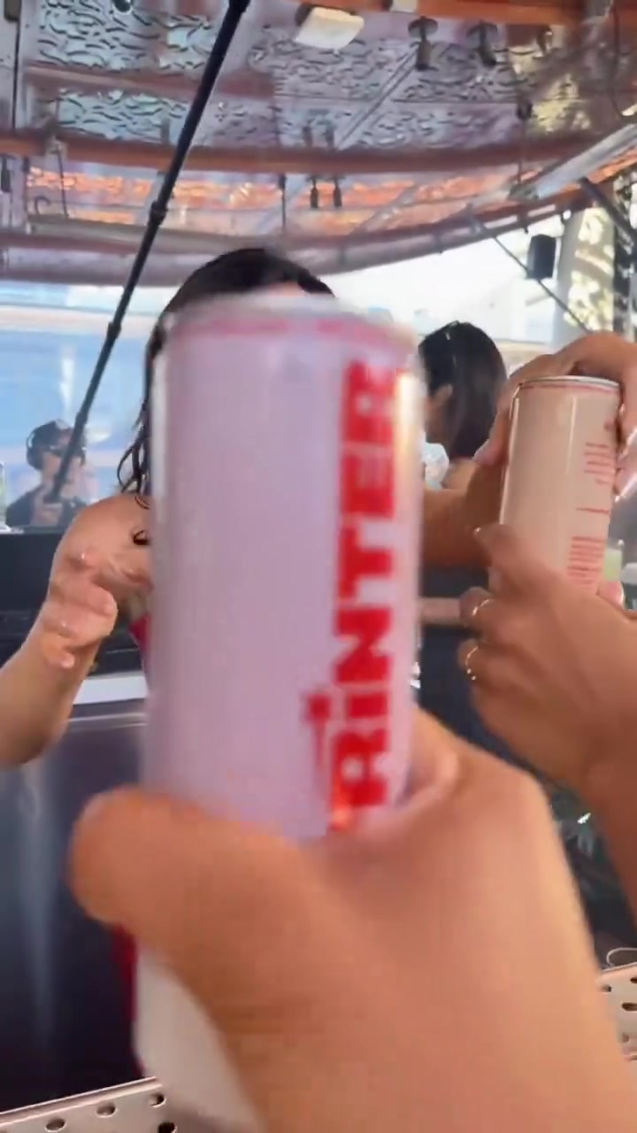 金年会金字招牌信誉至上大尺度💋凯莉-詹娜转发美剧片段：尼克斯赢球时我才会啪啪啪