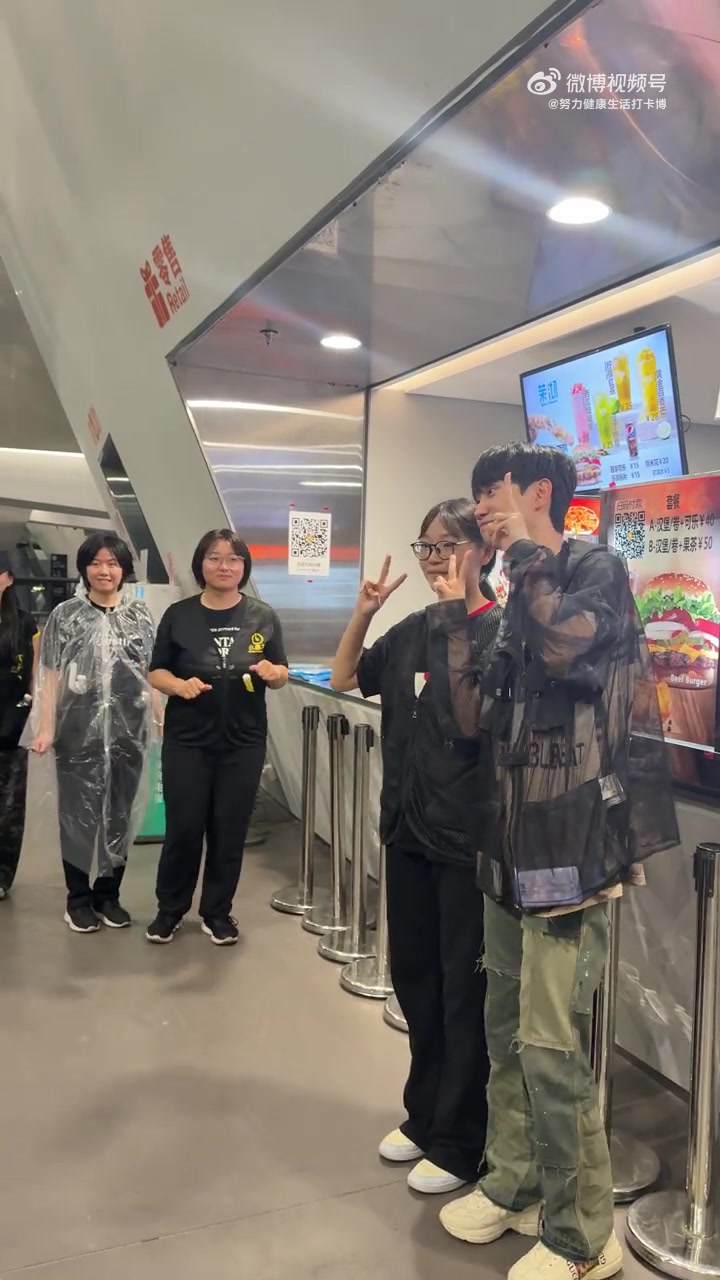 金年会这就是大主播！糖小幽分享：笑死 王心凌演唱会结束变成doinb粉丝见面会