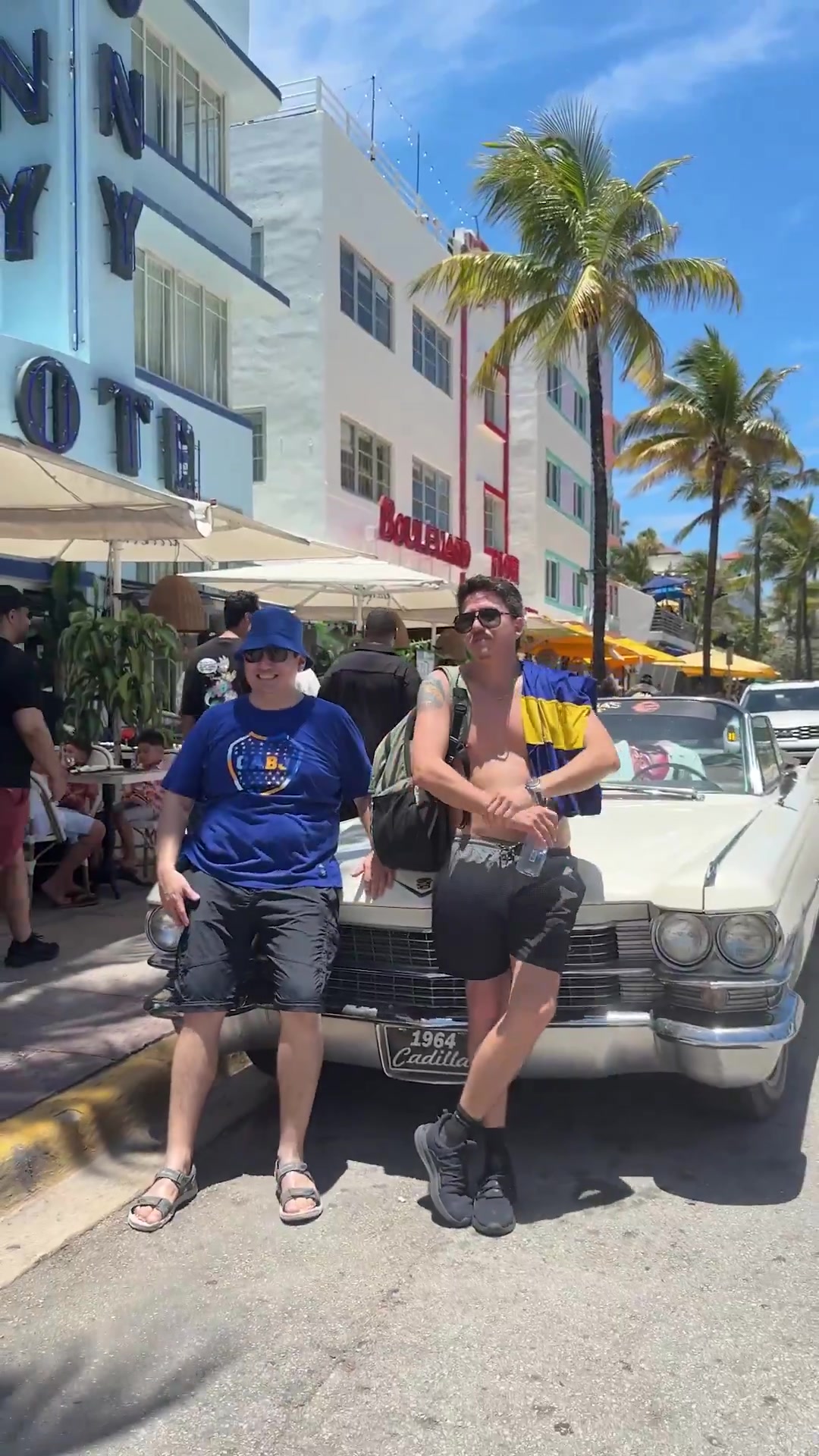 金年会金字招牌诚信至上博卡球迷在海滩为球队助威，遇河床球迷嘲讽：你们倒在马德里了